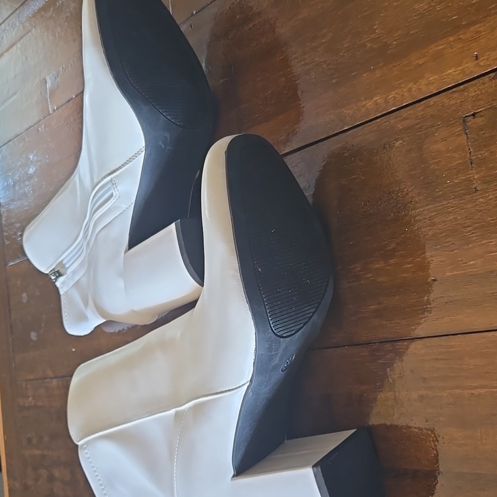 MIA Chic White Ankle Booties - Picture 3 of 5